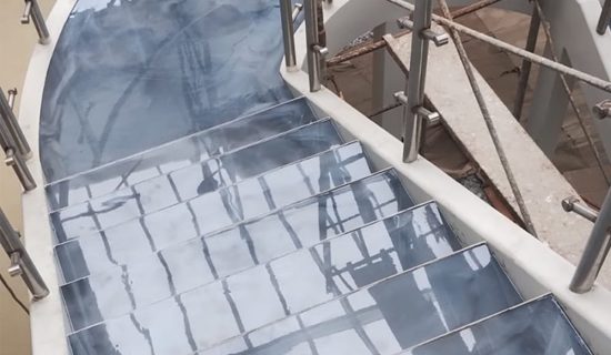 escalera azul letras